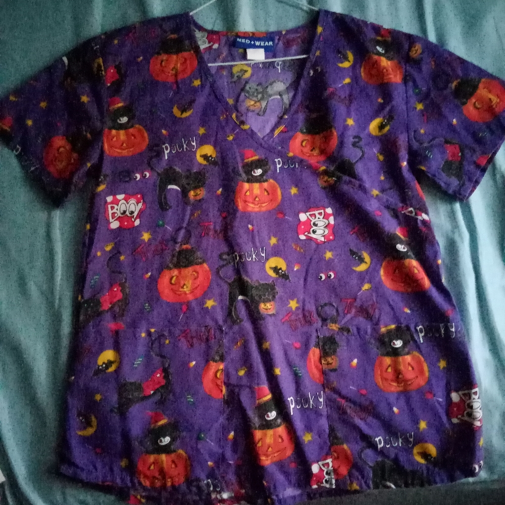 Halloween purple scrub top 🎃